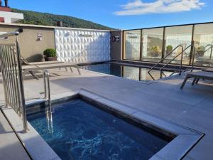 Apartamento 2 suites, completo, luxo, piscina aquecida condominio, 1 quadra mar