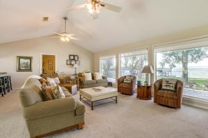 Lakefront Livingston Vacation Rental with Boat Dock!