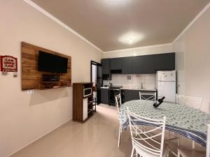 Casa do amor, vc pode ir andando até a praia