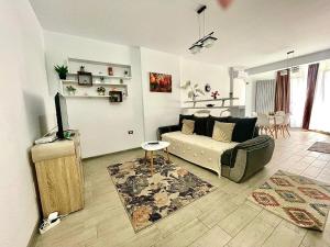 Sunny Holiday Apartment by Alz