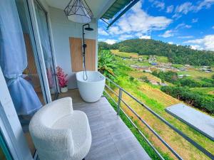 ไร่มีนา ม่อนแจ่ม