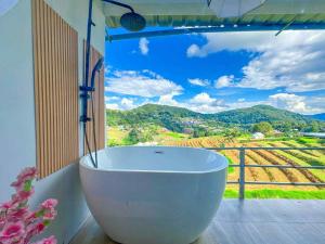 ไร่มีนา ม่อนแจ่ม