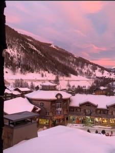 Duplex face aux pistes La Foux dAllos