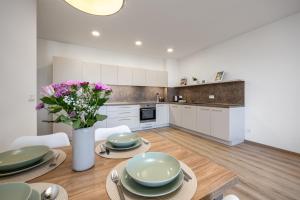 Bratislava SkylineView - Modern Apt & Free Parking