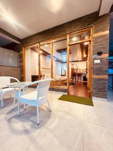 The Cedar Stone Apartments Manali