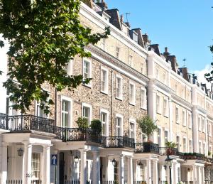 2 BDR plus Spacious Lounge Executive Delightful Apartments at Desirable Locations in Kensington and Chelsea by Ricky & Giustina Collection - W8 SW3 SW5 SW7 SW10 - Fully equipped and perfect for long stays