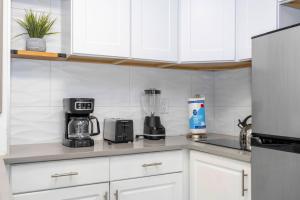 Modern 2BR Near Universal