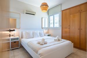 Calina - 3BR Apt W Pool & Balcony in Mackenzie