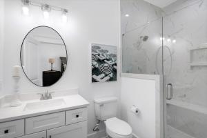 Sundance, Sleeps 18! 1 Block to Beach! Pool and spa!