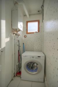 Centre Cannes Riviera Escape Bright 2BR 70m2 Calm Street AC UltraFast WiFi