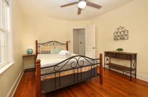 Dog Friendly Lakeside Escape with Hammock and Fire Pit