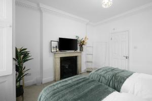 Luxury 3BR 2BA with Hot Tub & Garden by King Cross