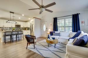 Coastal Convenience! Mt Pleasant Gem 2 Mi to Ocean