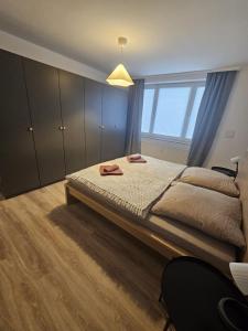 Moderne Wohnung gegenüber Bahnhof