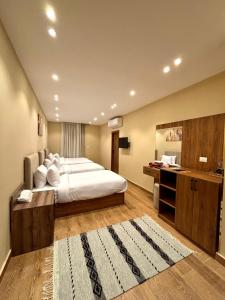 The Palace Pyramids View Hotel