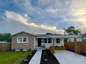 Cozy 3BR WPB Cottage