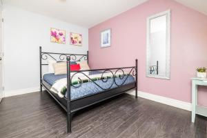 Stylish Ottawa Getaway for 5