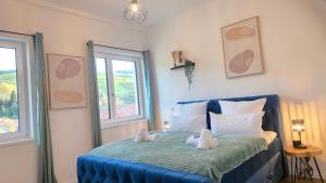 Black Forest -5- I Design I 2 Etagen I Terrasse & Balkon mit Ausblick I Boxspring I Parkplatz