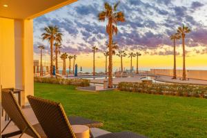 Encantame Towers First Floor Steps from Pool