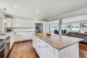 Month to Month and Seasonal Luxury Lakefront 5 bed 5 5 bath Estate Home