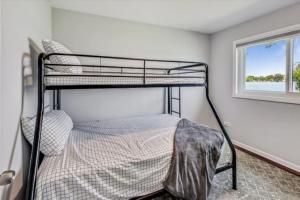 Month to Month and Seasonal Luxury Lakefront 5 bed 5 5 bath Estate Home