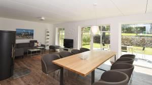 Exklusive Reetdach-Villa Ostseefrische