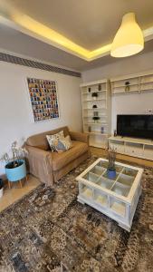 Cairo Festival City - 3 BR Apartment Modern, Trendy Home - Steps Away to CFC MAlll