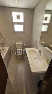 Cairo Festival City - 3 BR Apartment Modern, Trendy Home - Steps Away to CFC MAlll