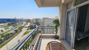 Cairo Festival City - 3 BR Apartment Modern, Trendy Home - Steps Away to CFC MAlll