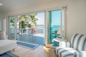 The Blue Sapphire on Mineola Bay 3BR 3BA Luxury Lakefront Home on Mineola Bay Stunning Views on Chain O Lakes