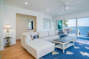 The Blue Sapphire on Mineola Bay 3BR 3BA Luxury Lakefront Home on Mineola Bay Stunning Views on Chain O Lakes