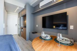 Grey Luxo em rua Icônica Itaim Bibi Cama Queen