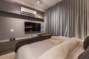 Grey Luxo em rua Icônica Itaim Bibi Cama Queen