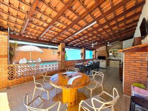 Casa com Piscina próximo ATRATIVOS wifi garagem