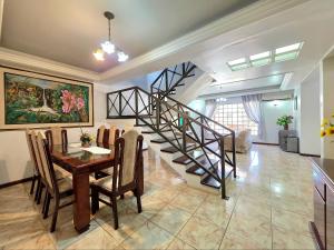 Casa com Piscina próximo ATRATIVOS wifi garagem