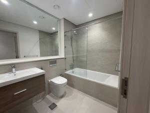 1 Bedroom Yas Golf Serenity Suite
