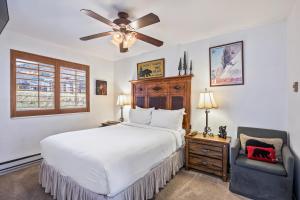 Walk to Canyons Village Charm, Vintage Inspired Interiors, Private Patio, Shared Pool, Minutes from Fine Dining
