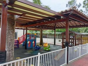 Apt with good location, close to the mall and beach