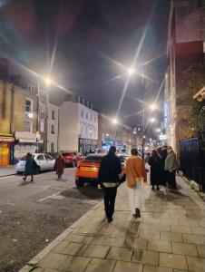 Fantastic location Ensuite luxury Shoreditch Hoxton spitalfields Liverpool st London Bridge city 2 Room only luxury Doubles for 5 guests