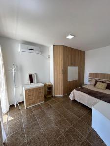 Apartamento com 03 dormitórios