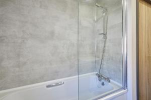 Bridgewater Lodge with Hot Tub