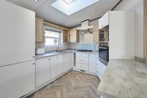 Bridgewater Lodge with Hot Tub