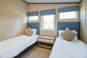 Bridgewater Lodge with Hot Tub