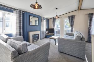 Bridgewater Lodge with Hot Tub