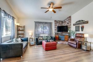 Pet-Friendly Yard! Home 3 Mi to Sky River Casino