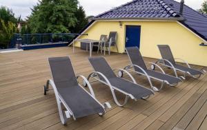 Ferienhaus Sonnenseite-Rechts, nur 100m vom Senftenberger See