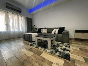 Casa Completa con Balcon y Patio privado