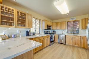 Pine Cabin with Wraparound Deck 2 Mi to Trails!