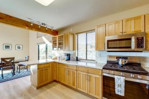 Pine Cabin with Wraparound Deck 2 Mi to Trails!