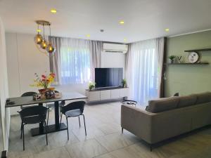 Modern 61m² Apt - Central Chalong Fast WiFi